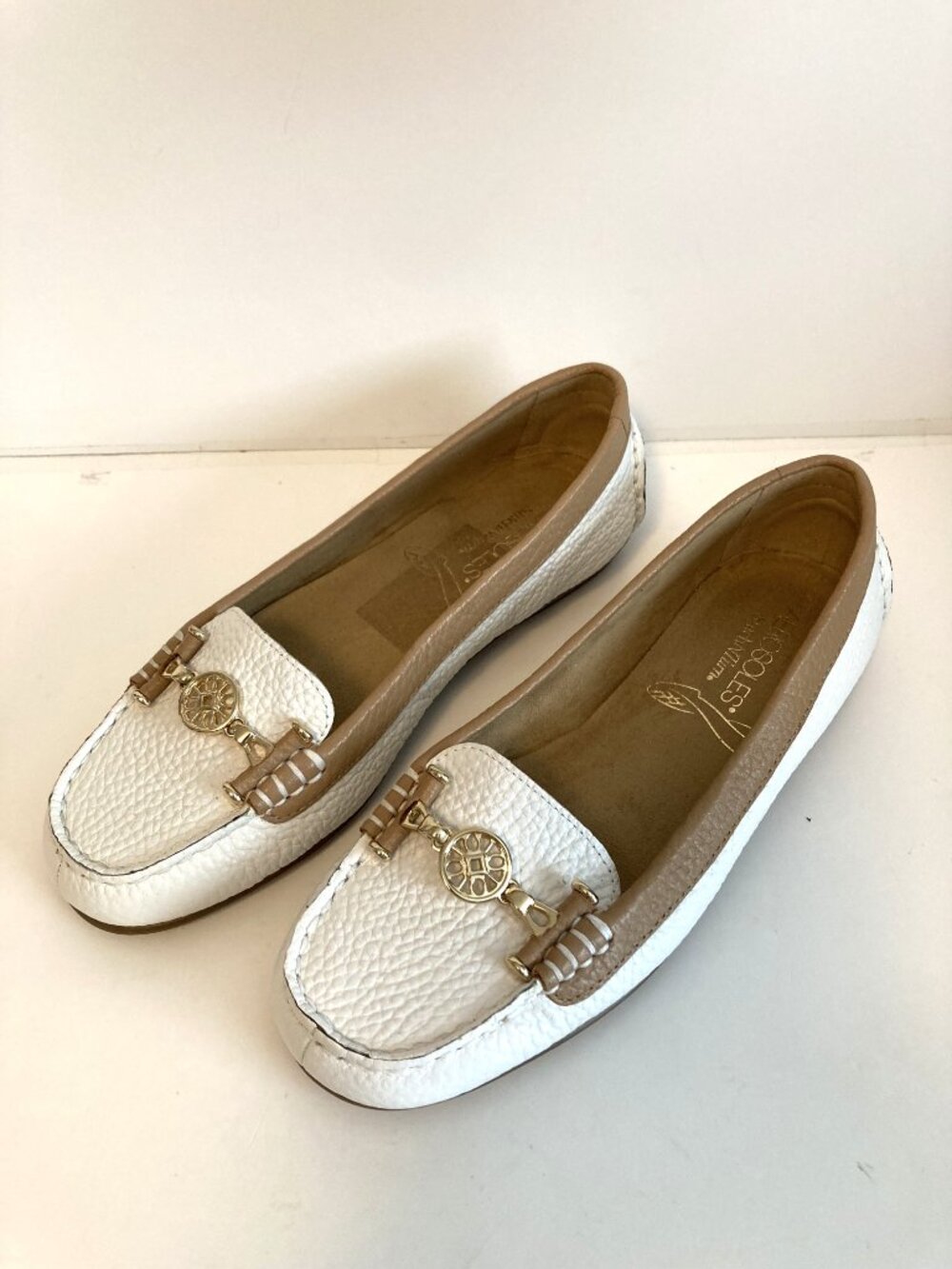 Aerosoles Stitch N Turn White Leather Loafers Size 6.5